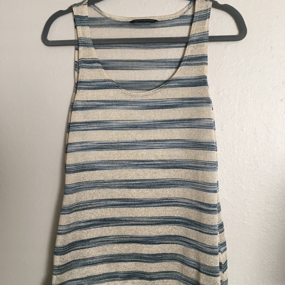 Banana Republic tank top. Silk blend. size small